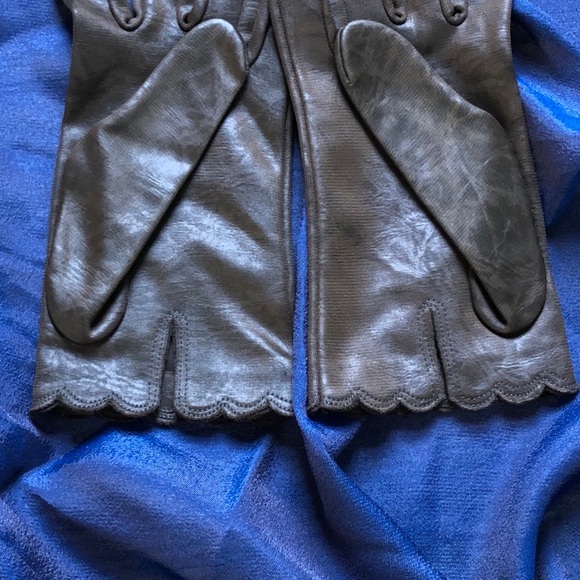 Vintage Nylon Gloves - Picture 3 of 5